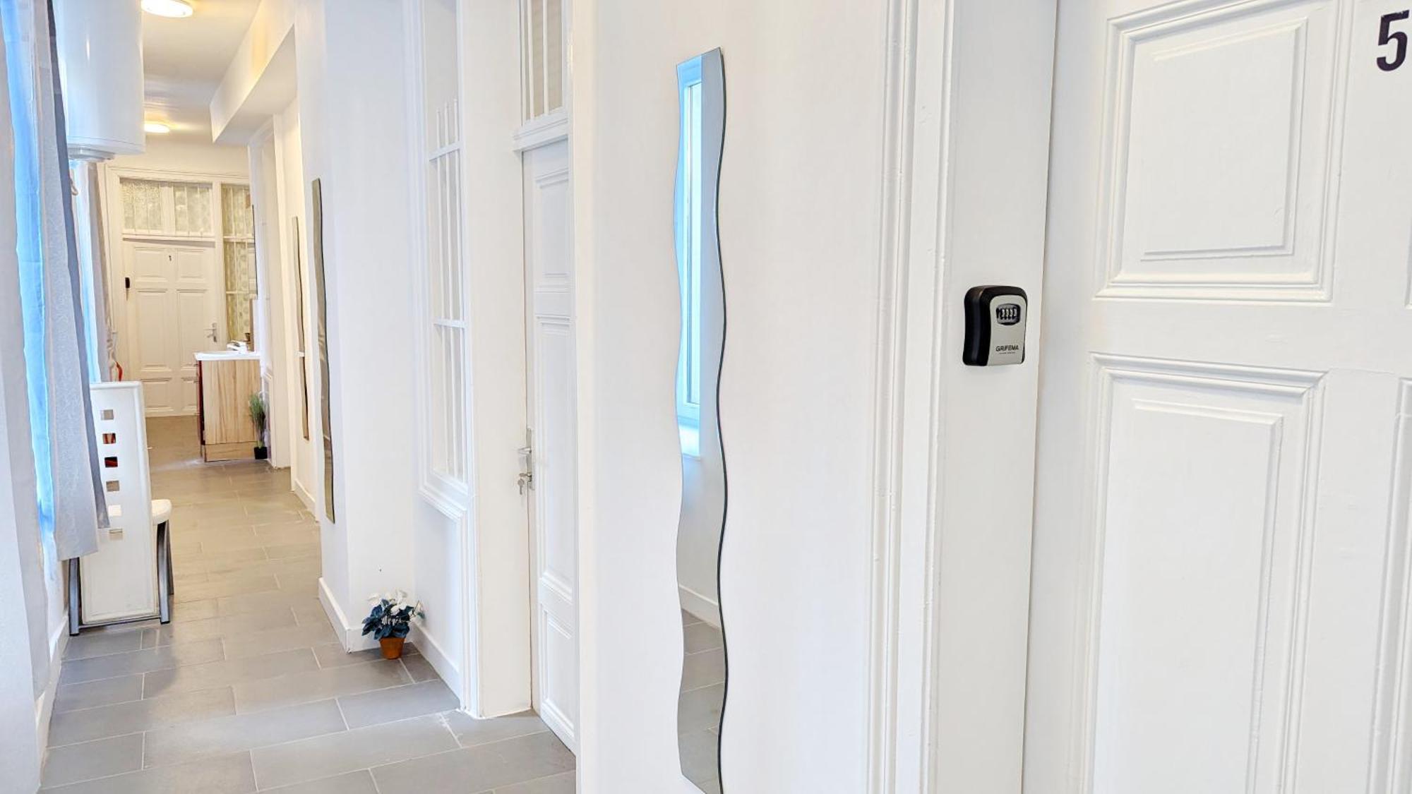 Cozy Rooms In Lugner City Area Vienna Esterno foto